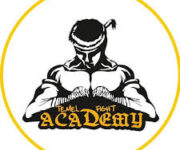“Temel Fight Academy’de kick boks, boks ve dövüş sporları antrenmanı yapan sporcular”