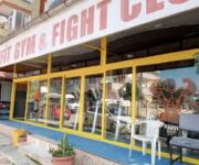 “Konaklı Arena Fit GYM Fitness’ta modern ekipmanlarla antrenman yapan sporcular”