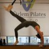 “Özlem Pilates Studio’da reformer pilates ve mat pilates yapan katılımcılar”