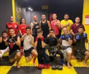 “Cesur Fight Academy’de kickboks, boks ve MMA antrenmanı yapan sporcular”