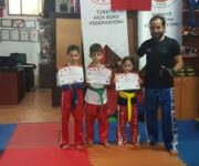 “Alanya Fight Club’da kickboks, boks ve MMA antrenmanı yapan sporcular”