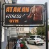 “Atakan Fitness Salonu’nda modern ekipmanlarla spor yapan üyeler”