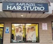 “Rapunzel Hair Studio’da saç tasarımı ve bakım hizmeti alan müşteri”