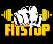 “Fit Stop Gym’de modern fitness ekipmanlarıyla antrenman yapan sporcular”