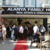 Family in Alanya Real Estate’in modern projeleri ve Akdeniz yaşam tarzını yansıtan görsel