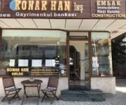 Konak Han Emlak’ın gayrimenkul, inşaat ve yatırım projelerini yansıtan modern görsel