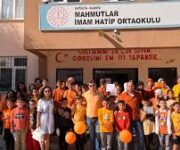 . Eğitim ve öğretim faaliyetlerinin yürütüldüğü Mahmutlar İmam Hatip Ortaokulu bahçesi.