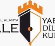 Öğrencilerin sınıfta ders çalıştığı Özel Alanya Kale Yabancı Dil Kursu iç mekanı.