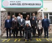 Atölye çalışmalarıyla öğrencilerin mesleki becerilerini geliştirdiği Alanya Özel Eğitim Meslek Okulu.