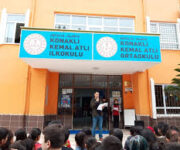 Konaklı Kemal Atlı Ortaokulu binası, modern sınıfları ve öğrencilerine güvenli, çağdaş bir öğrenme ortamı sunan Alanya’daki ortaokul.