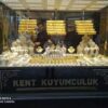 Kent Kuyumculuk – Alanya’da güven, kalite ve zarafetin adresi olan; altın, pırlanta, gümüş ve özel tasarım mücevher koleksiyonlarıyla öne çıkan seçkin kuyumcu mağazası.