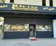 Detay Kuyumculuk – Alanya’da altın, pırlanta, gümüş ve özel tasarım mücevherleriyle kalite ve zarafeti bir araya getiren prestijli kuyumcu.