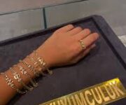 Sara Kuyumculuk - Sara Jewellery – Alanya’da altın, pırlanta ve değerli taşlı takılarda zarafet, kalite ve güveni bir araya getiren prestijli kuyumcu mağazası.