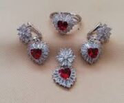 Ayaz Silver – Alanya’da kaliteli ve şık gümüş takılar sunan güvenilir ve prestijli kuyumcu mağazası.