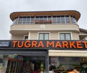 Tuğra Yöresel Gıda Pazarı – Taze ve doğal yöresel ürünlerin sergilendiği pazar tezgahı