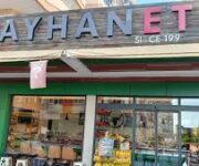 Alanya’da taze ve kaliteli et ürünleri sunan Ayhan Et’te dana, kuzu ve tavuk çeşitleri hijyenik ve güvenli şekilde hazırlanıyor.