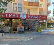 Alanya’da taze ve kaliteli et ürünleri sunan Et-Mar Kasap’ta dana, kuzu ve tavuk çeşitleri hijyenik koşullarda hazırlanıyor.