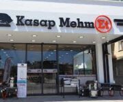 Alanya’da taze ve kaliteli et ürünleri sunan Kasap Mehm Et’te dana, kuzu ve tavuk çeşitleri hijyenik ortamda hazırlanıyor.