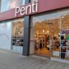 Penti Alanya mağazasında kadın iç giyim, çorap, pijama ve plaj ürünleri şık vitrinlerde sergileniyor.