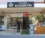 Selçuk Kozmetik – Alanya’da parfüm, makyaj ve kişisel bakım ürünleriyle hizmet veren kozmetik mağazası.