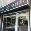 Sezgin Kuaför Barber Shop – Alanya’da modern saç kesimi, tıraş, sakal bakımı ve kişisel stil danışmanlığı sunan profesyonel erkek kuaförü.