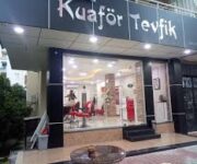 Kuaför Tevfik – Alanya’da erkek ve kadın saç kesimi, renk ve bakım hizmetleri sunan profesyonel kuaför salonu.