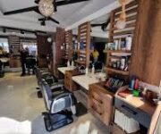 MG Erkek Saç Tasarım Stüdyosu – Alanya’da profesyonel erkek saç kesimi, tasarımı ve bakım hizmetleri sunan modern kuaför salonu.