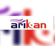 Arikan Züccaciye mağazasında mutfak gereçleri ve ev aksesuarları raflarda düzenli şekilde sergileniyor