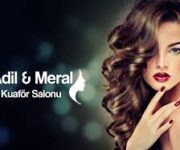 Konaklı Adil ve Meral Kuaför’de saç kesimi ve renklendirme hizmeti alan bir müşteri, modern kuaför salonu ortamında.