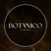 Botanico Club Alanya’da açık hava bar ve lounge alanı, modern dekor ve misafirlerin keyifli vakit geçirdiği ortam.