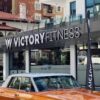 “Victory Fitness Club’da modern ekipmanlarla antrenman yapan sporcular”
