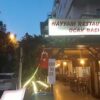 “Hayyam Alanya Restaurant’ta şık masa düzeni ve Akdeniz esintileriyle lezzetli yemek keyfi.”