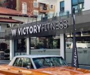 “Victory Fitness Club’da modern ekipmanlarla antrenman yapan sporcular”