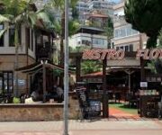 “Alanya Bistro Floyd’da modern dekorasyon eşliğinde dünya mutfağı yemekleri ve özel içecekler”
