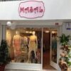 Masal Butik Alanya – Kadın giyim ürünlerinin modern, zarif ve renkli tasarımlarla sergilendiği şık butik mağaza.
