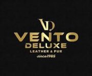 Vento Deluxe Leather & Fur mağazasında şık deri ve kürk ürünlerin sergilendiği modern vitrin görünümü.