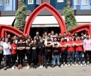 “Alanya Cafe Local’de kahve çeşitleri, tatlılar ve sıcak bir kafe atmosferi”