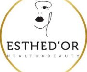 “ESTHED'OR Health & Beauty merkezinde cilt ve güzellik bakımı alan müşteri”