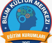 "BİLİM KÜLTÜR MERKEZİ EĞİTİM KURUMLARI öğrencileri modern sınıf ortamında ders çalışıyor, öğretmen rehberliğinde etüt ve etkinliklere katılıyor, teknolojik eğitim materyalleri ile desteklenmiş öğrenme alanı."