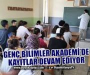 Genç Bilimler Akademi’nde öğrenciler fen, matematik ve kodlama derslerinde uygulamalı eğitim alırken.