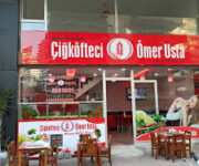 Alanya Kadıpaşa’da enfes çiğ köfte lezzetleriyle bilinen Çiğ Köfteci Ömer Usta. 🌯🌿