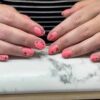 “Beauty Bar Nail Designer Mrs. Yeliz’de profesyonel nail art ve manikür uygulaması”