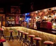 Desperado Restoran Cafe Bar’da lezzetli yemekler ve canlı müzik eşliğinde keyifli akşam.