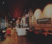 Bergamot Cafe’de kahve eşliğinde tatlı ve sıcak bir atmosfer.