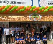 Hamit Özçelik İlköğretim Okulu binası, modern sınıfları ve öğrencilerine güvenli, çağdaş bir eğitim ortamı sunan okul.