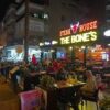 “Alanya The Bones Steak House’ta ızgara et çeşitleri, özel soslar ve şık sunumlarla hazırlanmış steak lezzetleri”