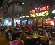 “Alanya The Bones Steak House’ta ızgara et çeşitleri, özel soslar ve şık sunumlarla hazırlanmış steak lezzetleri”