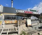 Alanya’da Ayda Restaurant’ta dumanı tüten çorbalar, kokoreç ve kebap çeşitleri. 🍲🥙🔥