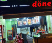 Alanya My Bodrum Döner’de servis edilen leziz döner tabağı ve taze garnitürler. 🥙🍟🥤