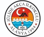 Jülide Akça İlkokulu binası, modern sınıfları ve öğrencilere güvenli, çağdaş bir eğitim ortamı sunan Alanya’daki ilkokul.
